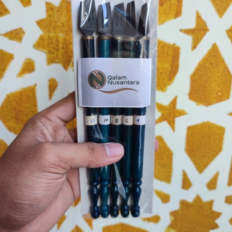 

1 set qolam acrylic dekorasi kusus cat u H8X9