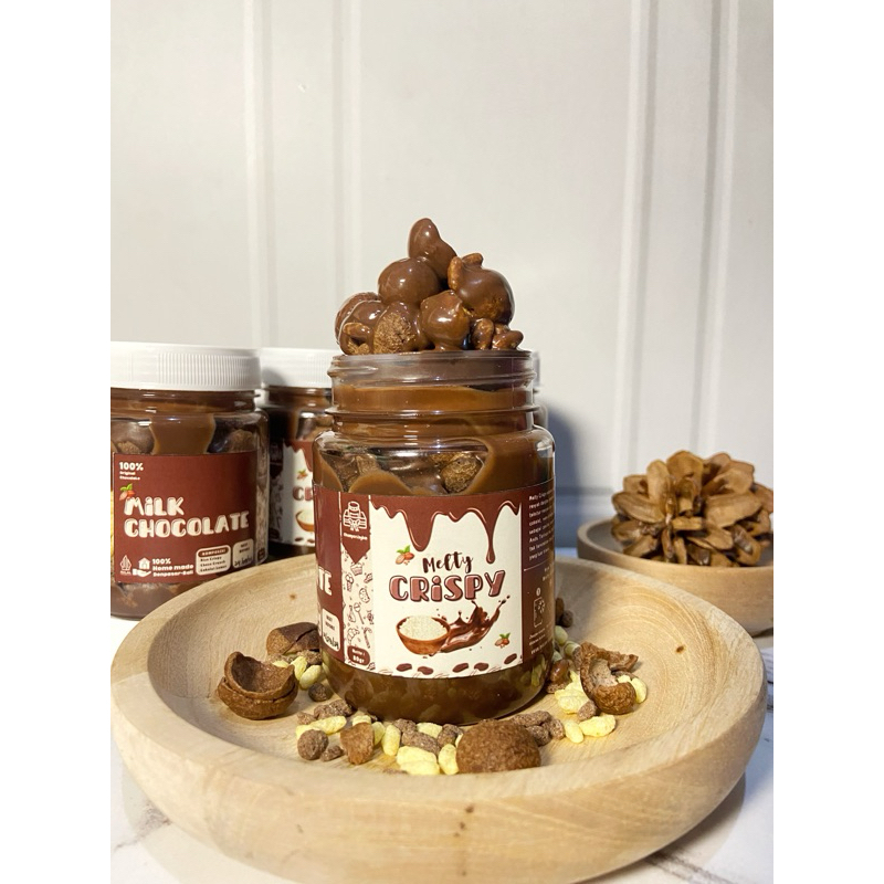 

Chocojar Melty Crispy Hampers ala - ala - Cemilan Chocolate Rice Crispy dan choco Crunch dengan topping cokelat leleh