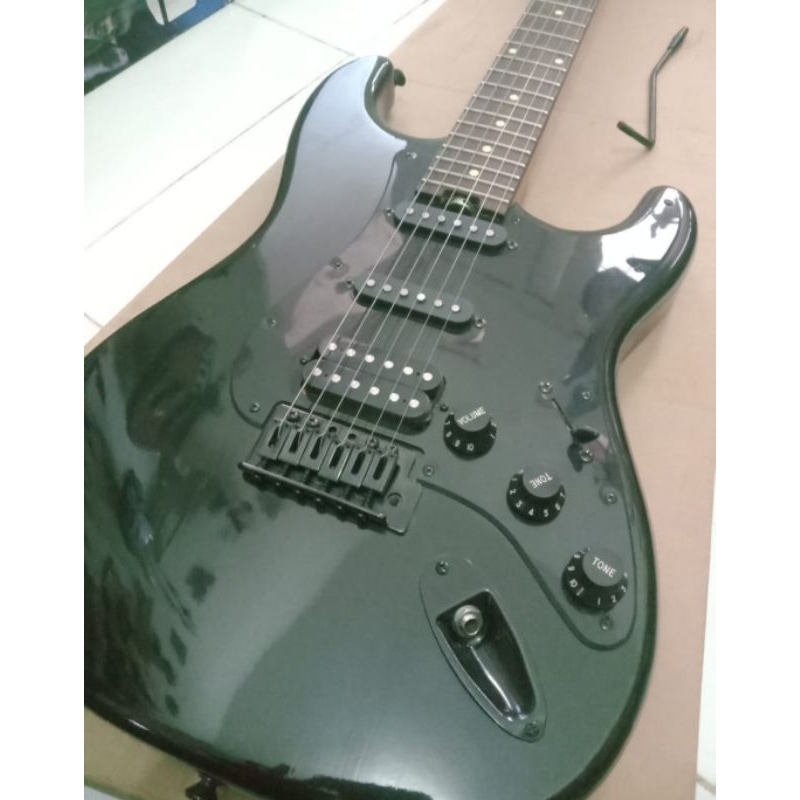 Gitar Harley Benton Stratocaster