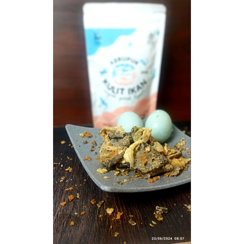 

Kerupuk kulit ikan patin / fish skin Salted Egg ( Asli dari Telur Asin ) Netto40gr