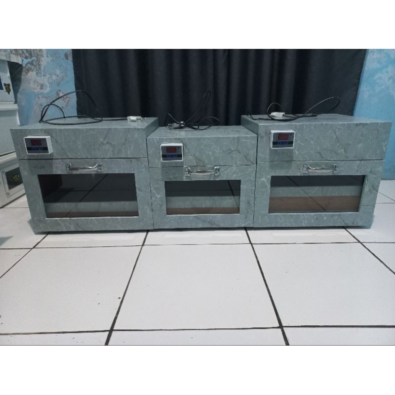 Inkubator penghangat Lolohan anakan burung
