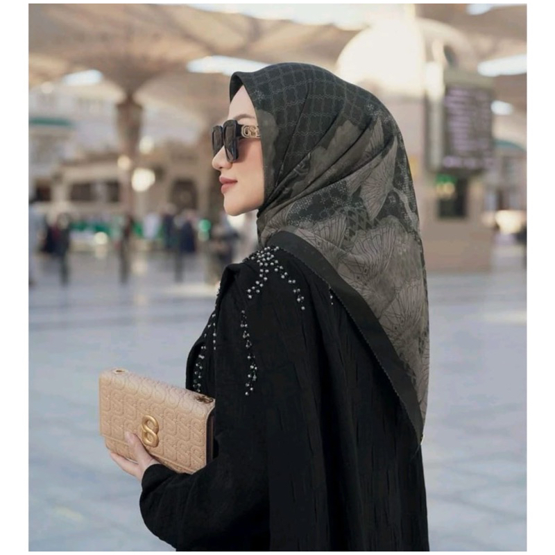 Jilbab Segi Empat Buttonscarves series Madina Hijab Segi Empat motif Medina buttonsarves