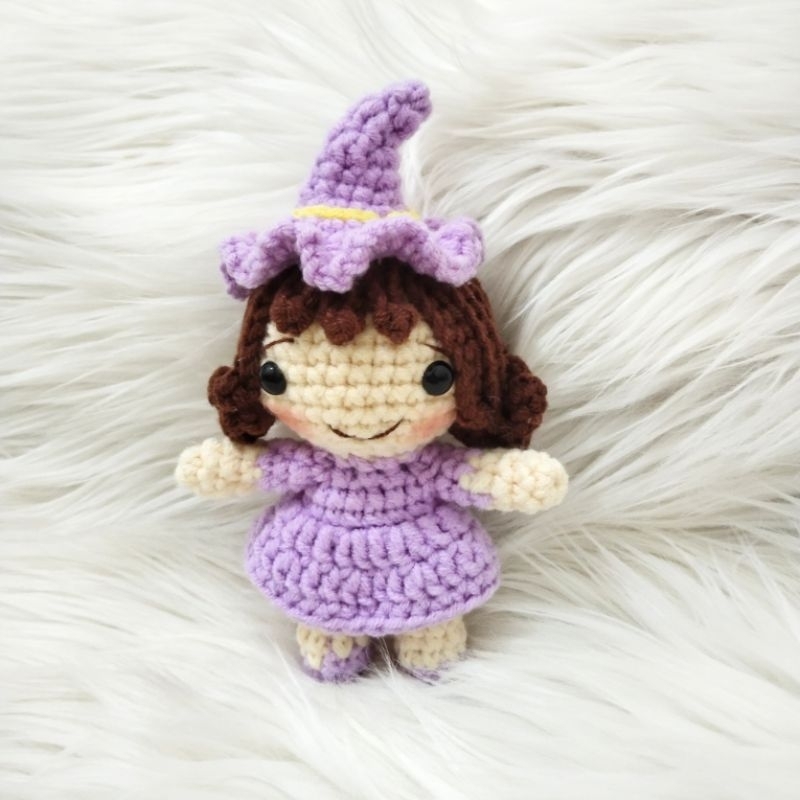 Gantungan Kunci Amigurumi Gadis Penyihir