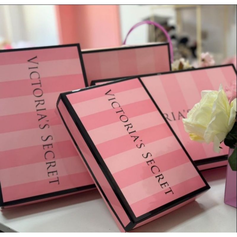 

V S LIGHT PINK STRIPES GIFT BOX
