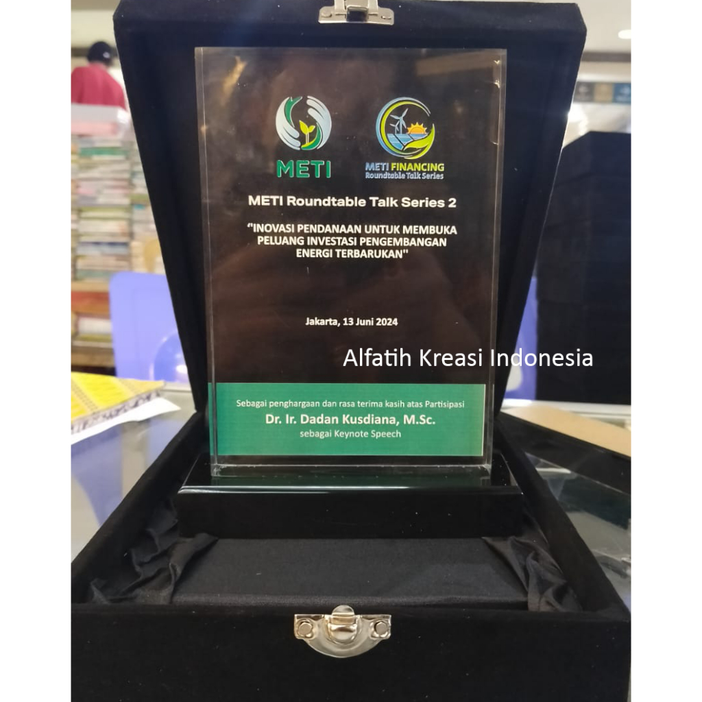 Plakat Akrilik Custom Premium Tebal 2 cm (20 mm)