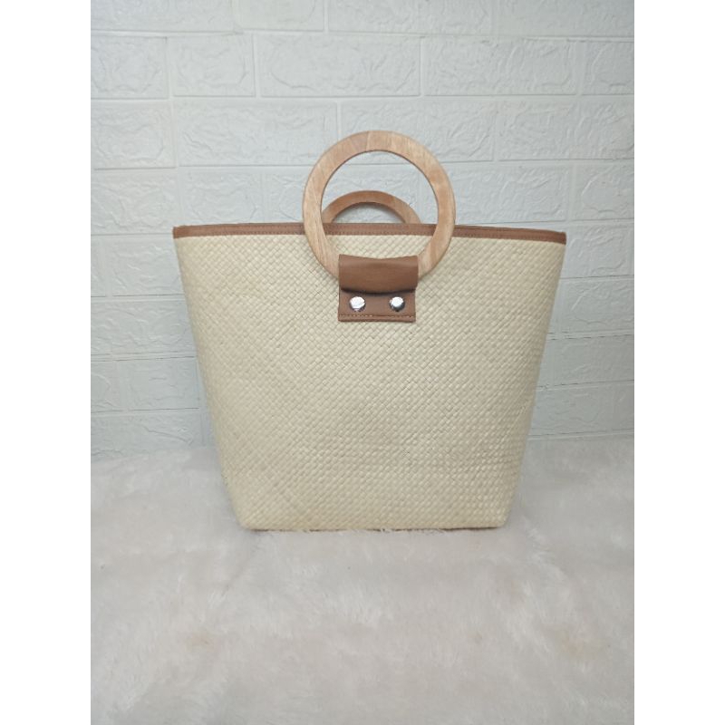 TAS ANYAMAN PANDAN HANDLE KAYU BULAT/TAS ETNIK/TAS ESTETIK