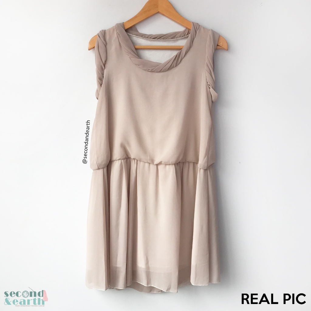 Chiffon Mini Dress (S) Terusan Tanpa Lengan Pendek Fit Flare Sifon Beige Polos Sleeveless Mini Dress
