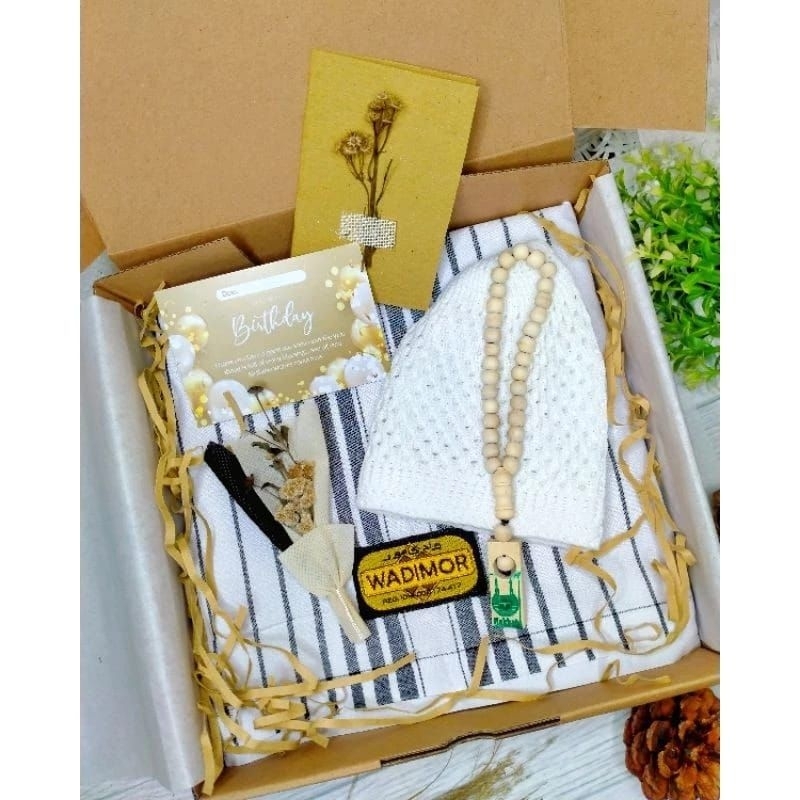 

HAMPERS KADO COWOK MUSLIM / HAMPERS SARUNG DEWASA / KADO ULANG TAHUN