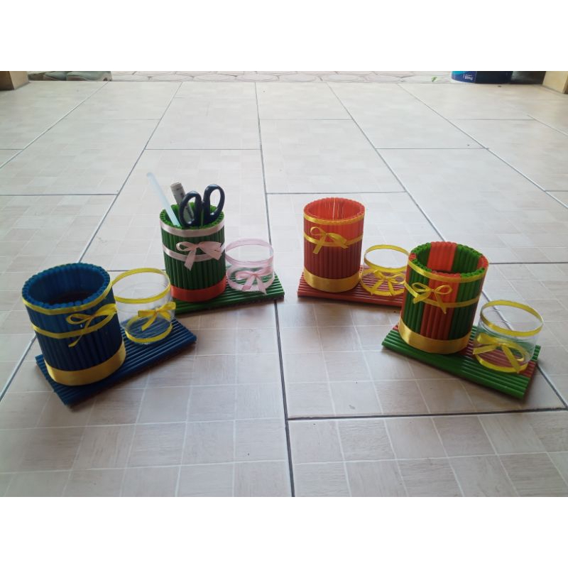 

tempat pencil ,tempat bolpoin dari sedotan