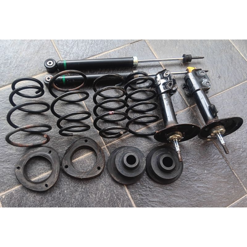 Per ceper lowering ex Yaris. satu set + shock depan belakang