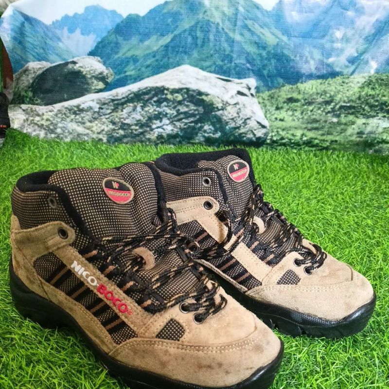 Sepatu Outdoor Nico-Boco 40/25 (Preloved)