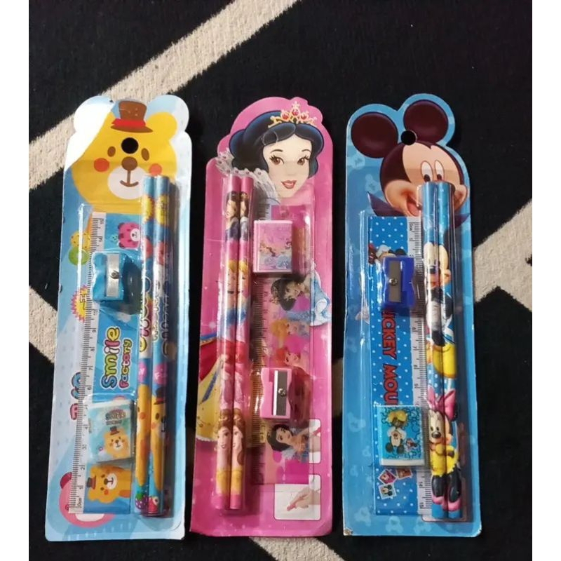 

SET ALAT TULIS ANAK LAKI LAKI KARAKTER LUCU