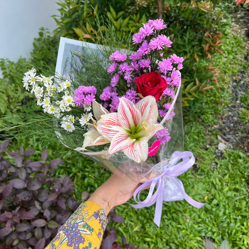 (Khusus Jogja) Ella Bouquet/ Buket Bunga Asli / Fresh Flower Bouquet Wisuda