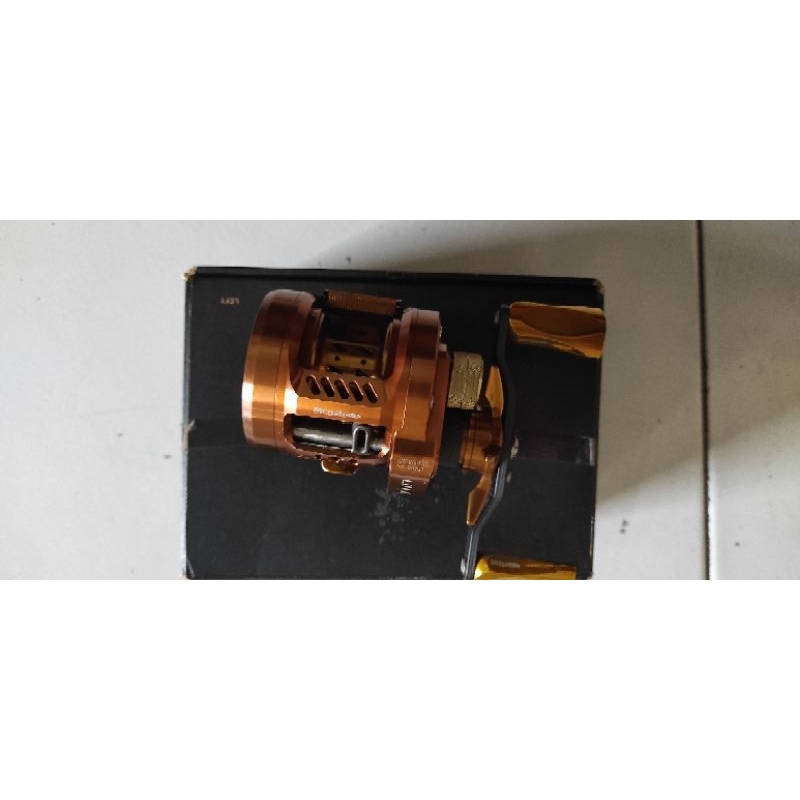 reel Megabass lin10CL zirconia meteor