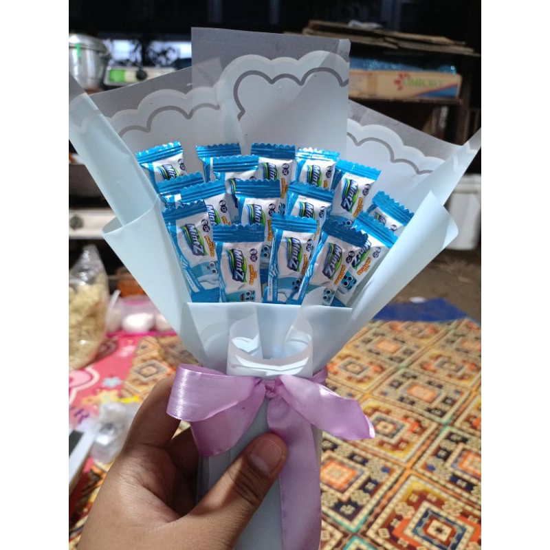 

buket permen/buket 5000/buketmurah/buketwisuda/buketsimple/lowbuged/buketwisudalowbuged