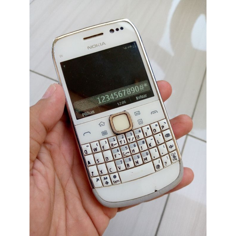 NOKIA E6 ADA MINUSNYA