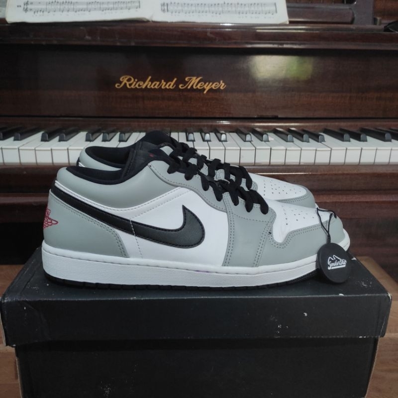 AIR JORDAN 1 LOW SMOKE GREY