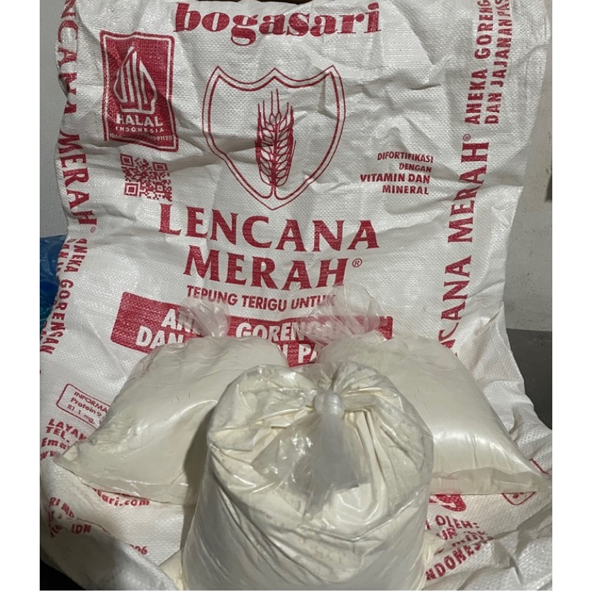 

tepung terigu curah lencana merah 1 kg / terigu repack lencana merah 1 kg