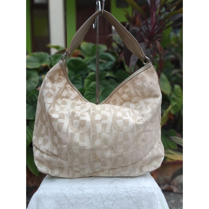 Aigner canvas sholder bag autentic