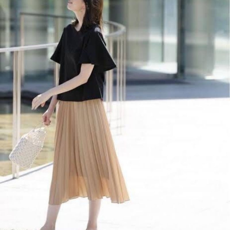 Rok Panjang Long Pleated Skirt GU Uniqlo Cream