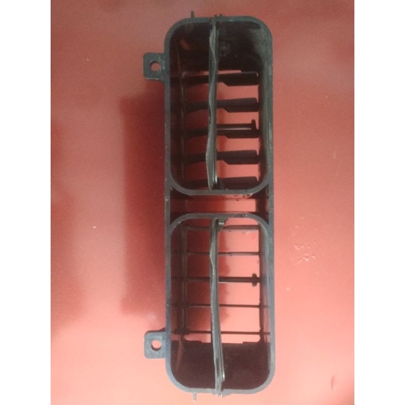 Kisi Kisi AC bagian tengah Mitsubishi Eterna