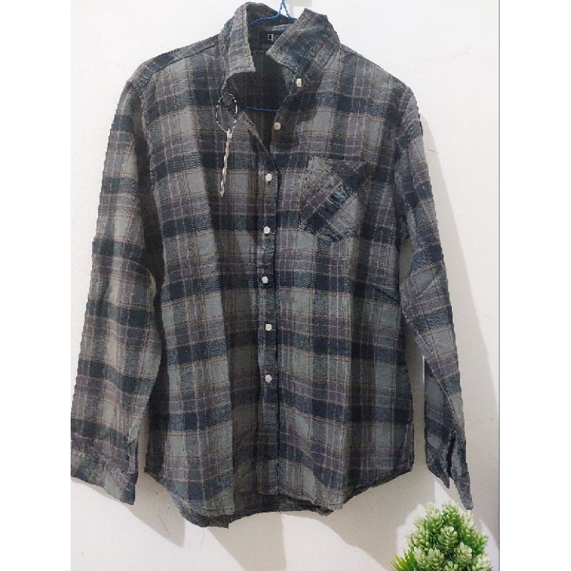 Kemeja Flanel Wanita Abu-abu