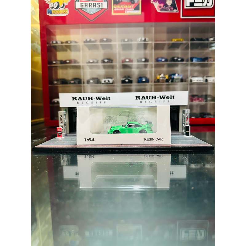 Qidian Resin 1:64 RWB 930 Rauh Welt Green