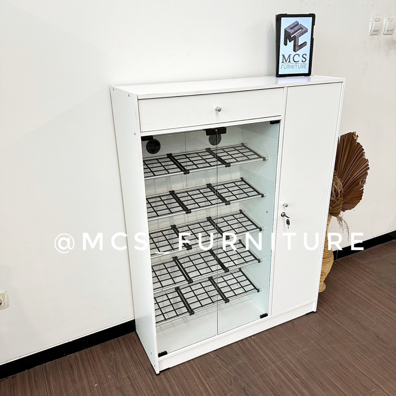 Rak Lemari Sepatu Kaca + Helm Mebel MCS Furniture Semarang Kendal Boja Mranggen Demak Ungaran