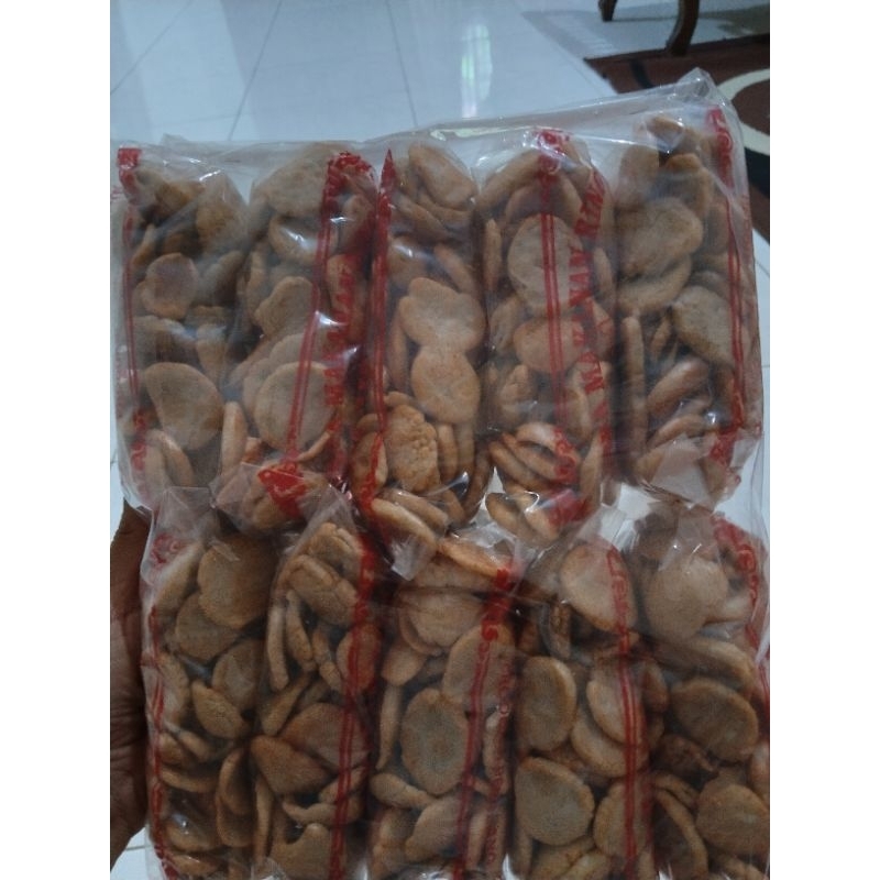

makanan ringan krupuk jengkol pedas