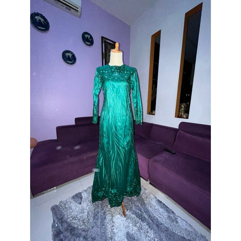 Preloved Gaun Hijau Mewah