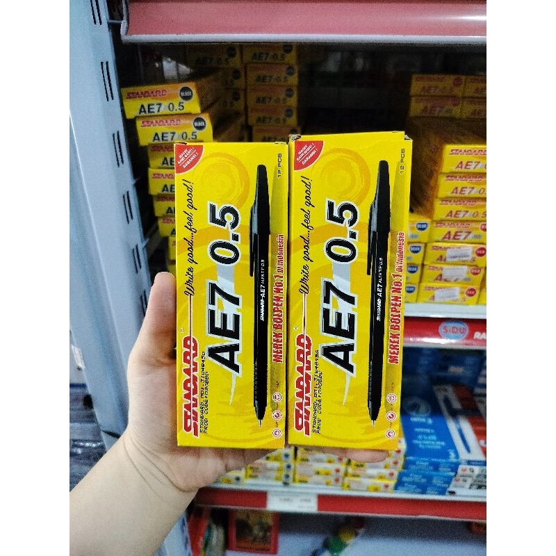 

pena standard ae7 hitam 0.5 1 box isi 12 pc