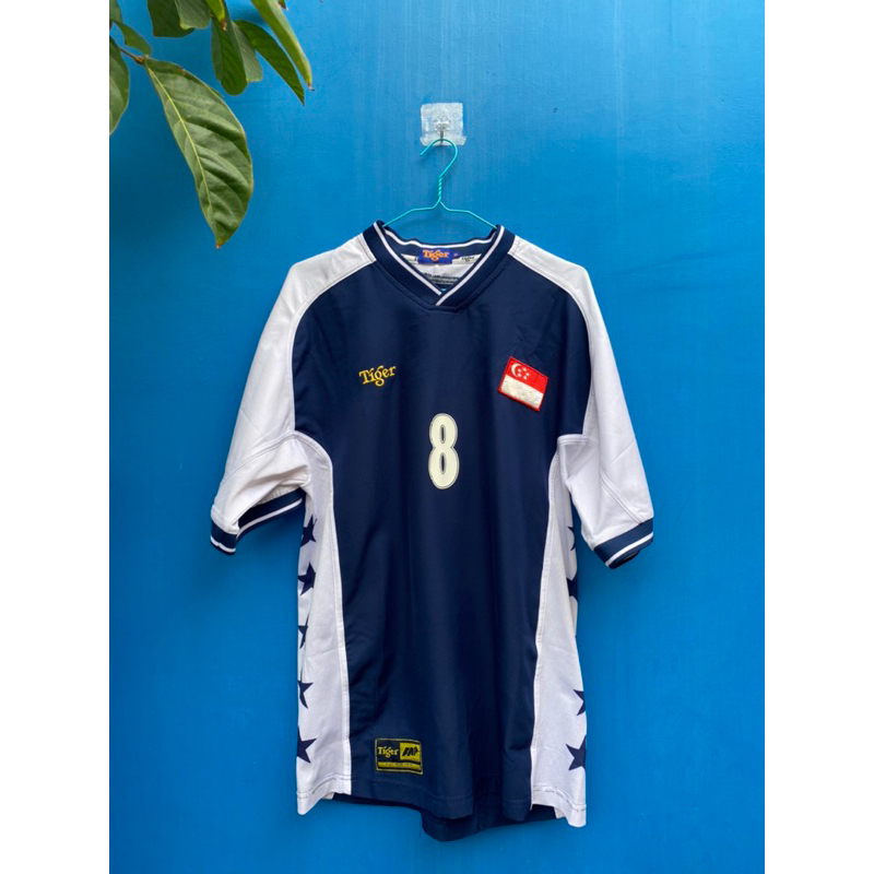 Jersey/Baju/Kaos Bola Original Timnas Singapura Away 2004 #Alam Shah 8 Piala Tiger