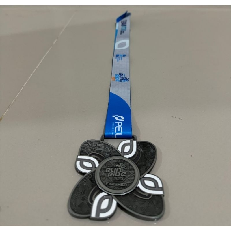 Medali Finisher Pelindo Run & Ride 100 Km 2023