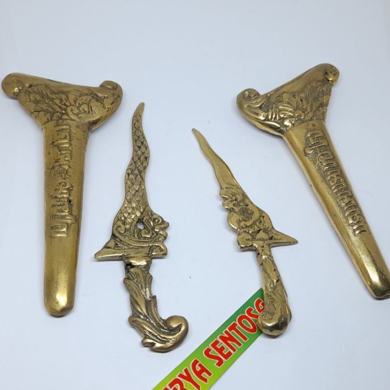 KODE O94L BARANG ANTIK KERIS KUNINGAN NOGO SEMAR LENGKAP DENGAN SARUNG PANJANG 13CM