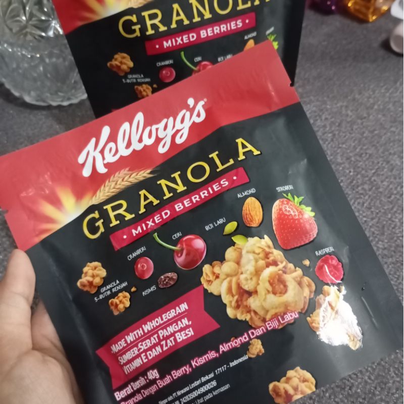 

Kellogg's Granola Buah Berry, Kismis, Almond dan Biji Labu 40gram