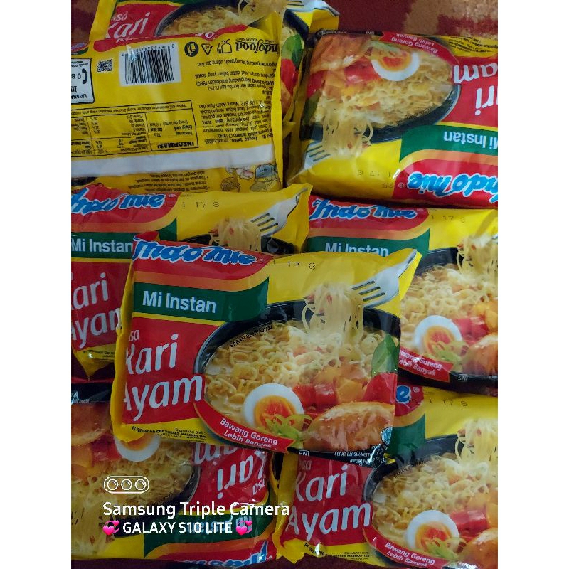 

Indomie kari ayam mie instant