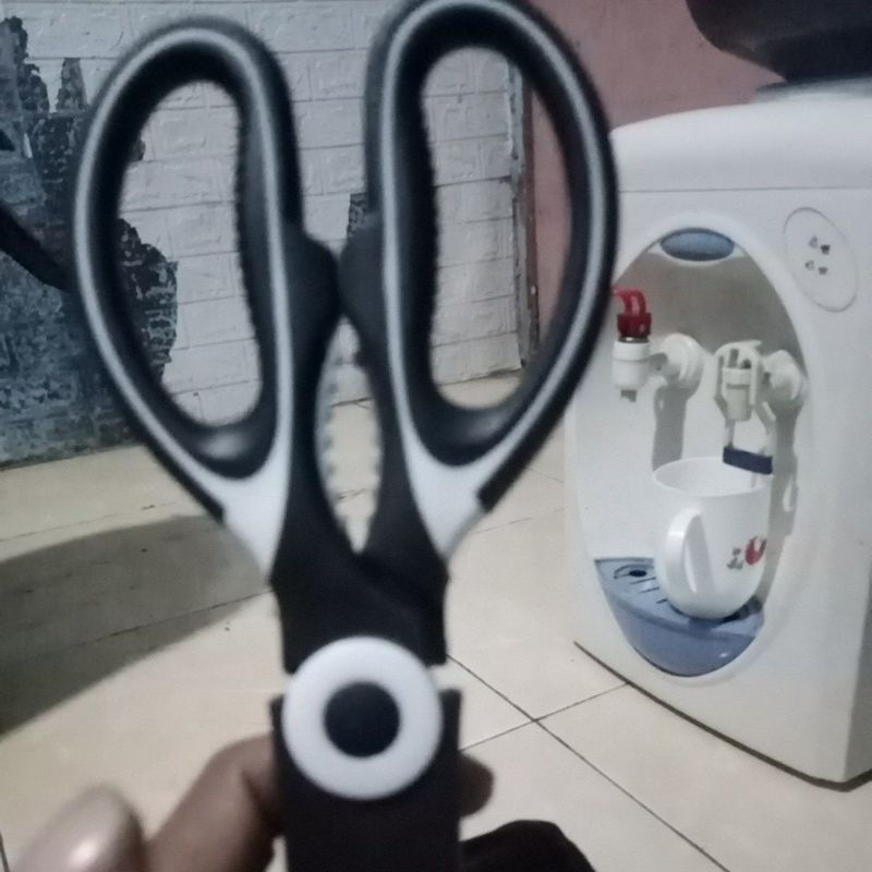 

gunting serbaguna