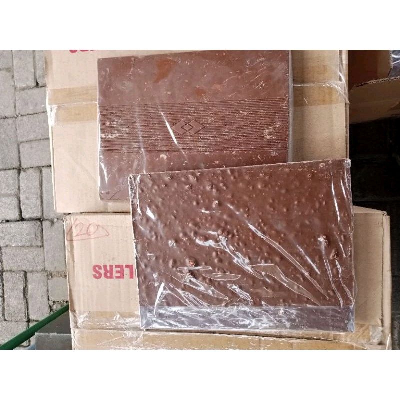 

Cokelat Blok SQ chocbar full mede almond 1kg