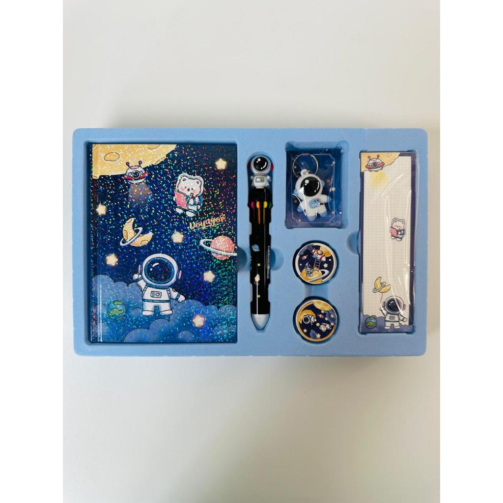 

Buku Agenda Paket 6in1 GiftBox Set Tema Study Tema Astronot Lengkap Buku Catatan Belajar Anak