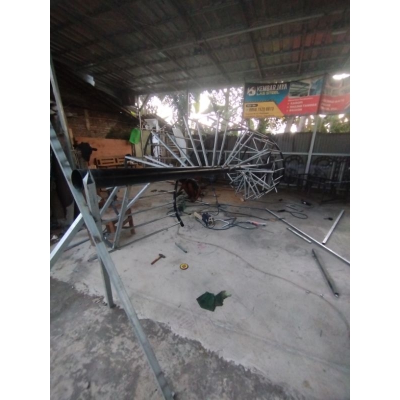 tangga putar pijakan kayu