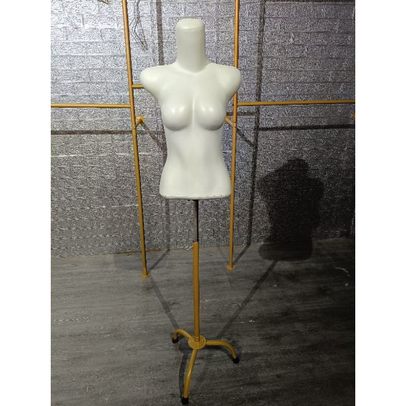 MUL patung cewek dm bening// patung cewek dm butek// dm bening// dm butek// dm kaki besi