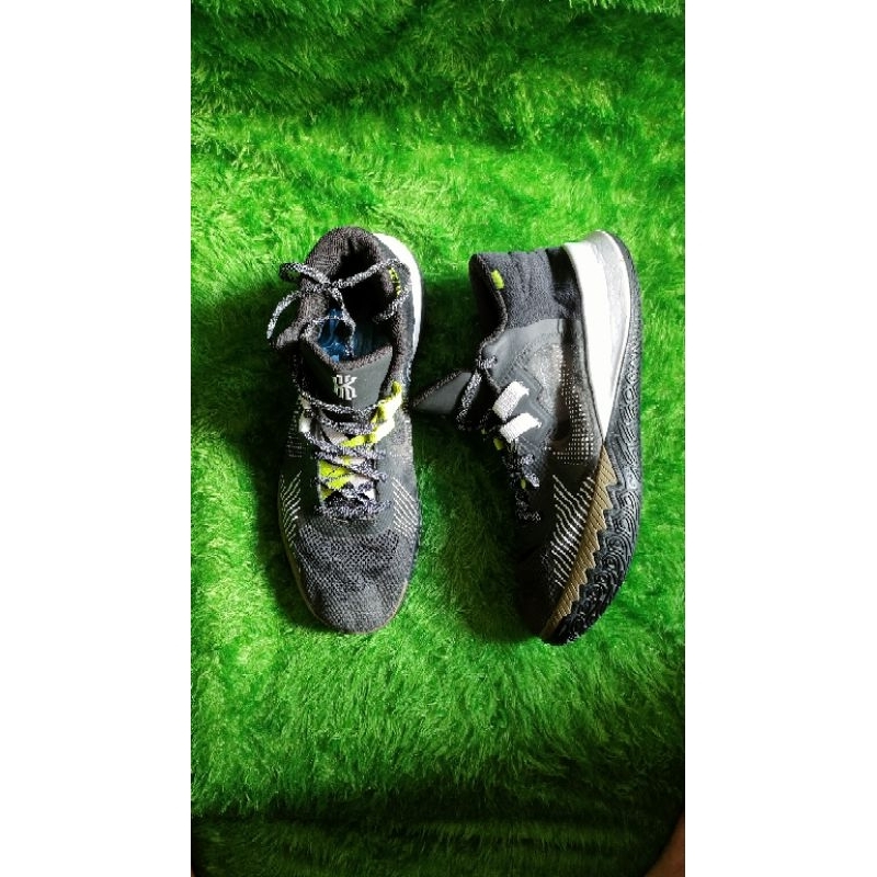 sepatu basket kyrie flytrap 4