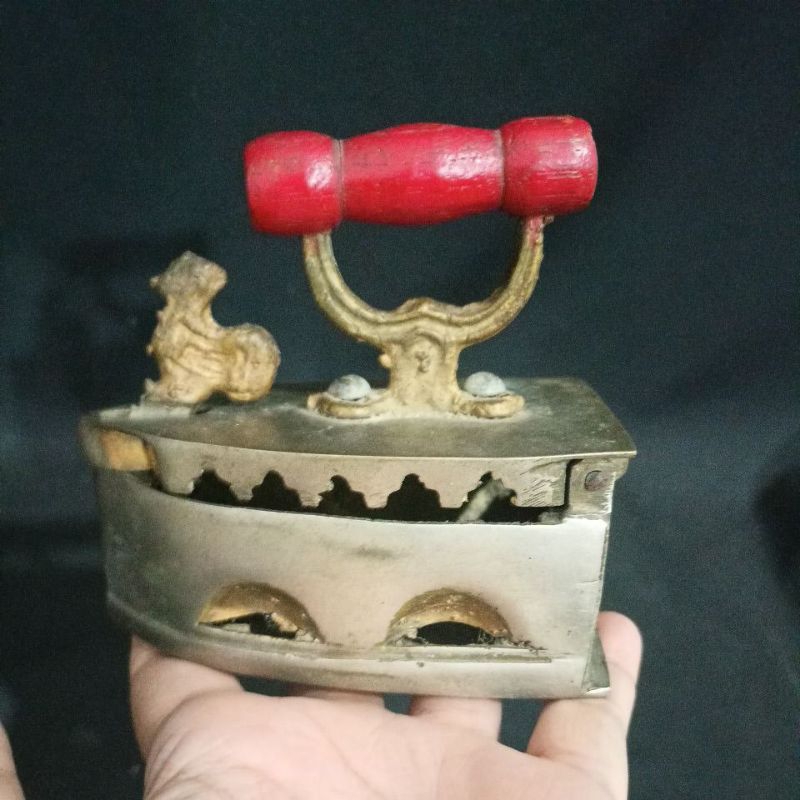 Pajangan Setrika jago kuningan mini jadul