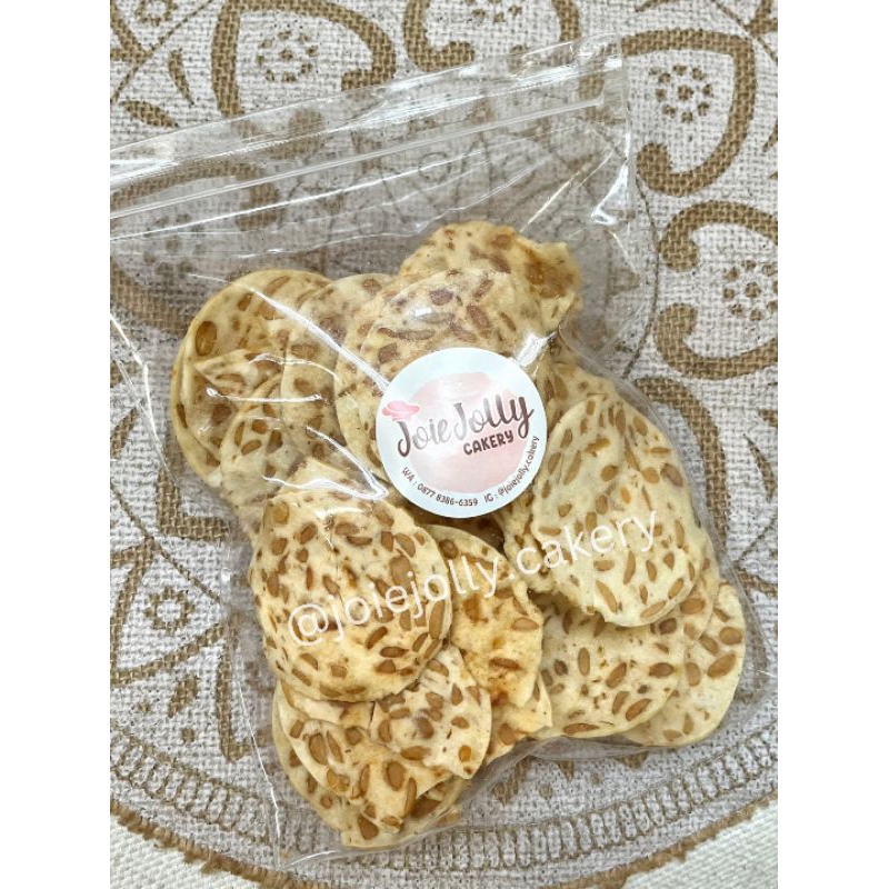 

Snack Cemilan Keripik Tempe / Kerupuk Tempe Sagu – 125GRAM
