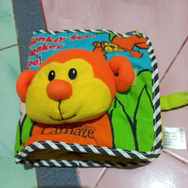 Lamaze soft sensory book - Monkey see monkey zoo
