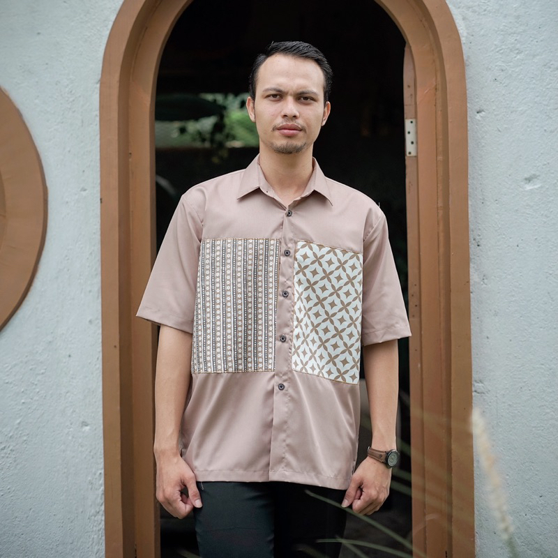Kemeja Batik Pria Lengan Pendek Kombinasi Batik Kawung dan Lurik