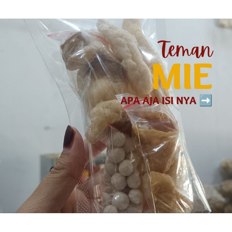 

TOPING MIE CUANKI & FRIENDS/ CUANKI/ PILUS KENCUR/ SOME KERING/ BATAGOR KERING