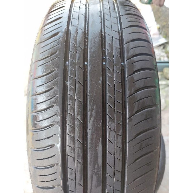 Ban mobil second ukuran 215/60 R17 dunlop ennasave