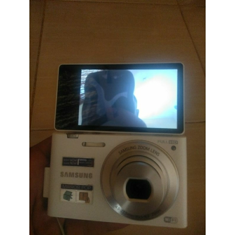 SAMSUNG MV900F