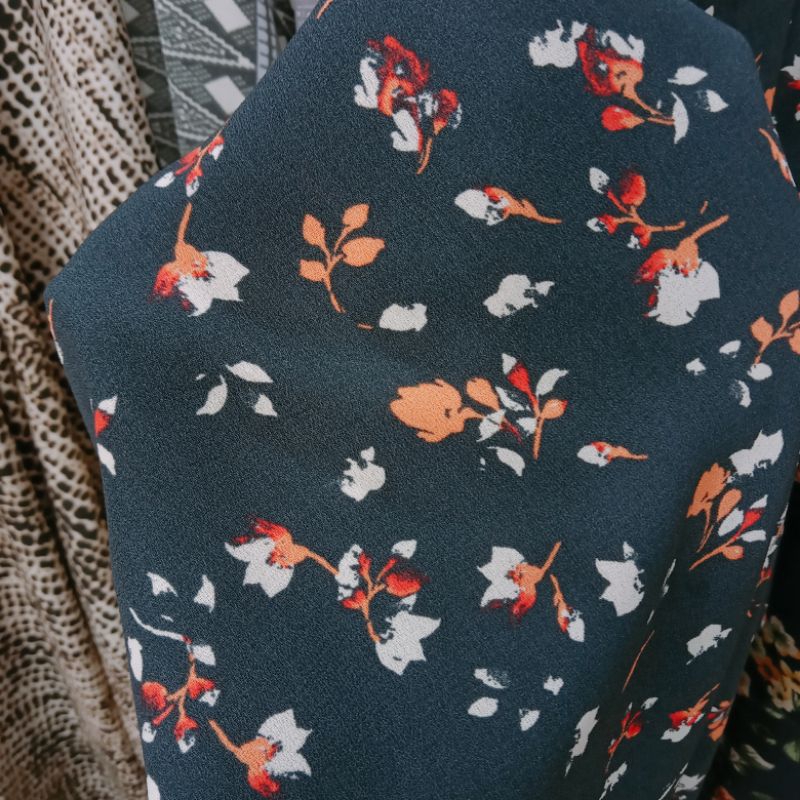 Kain Lady Wolly Crepe Motif Bunga Import - Kain Lady Zara Crepe - Kain Meteran Ela | Harga Per Seten